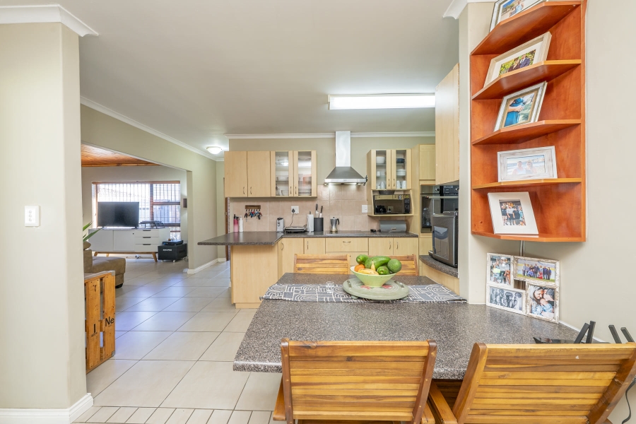 5 Bedroom Property for Sale in De Oude Spruit Western Cape